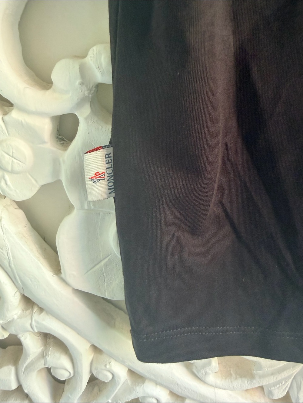 Moncler Black V-Neck Embroidered Logo T-Shirt Size L - Picture 5 of 9